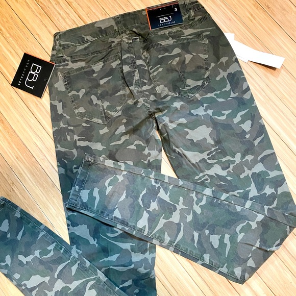 🆕 BBJ Los Angeles Distressed Camo Skinny Stretch Fit Pants - Picture 3 of 7